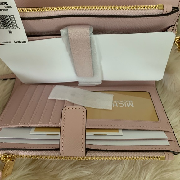 MICHAEL KORS CROSSBODY & WRISTLET. NWT. “B… - Picture 15 of 16